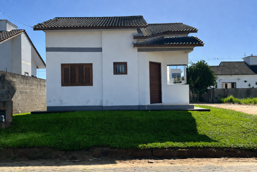 Casa moderna sob céu claro