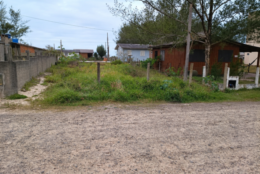 Terreno Vago em Bairro Tranquilo-1